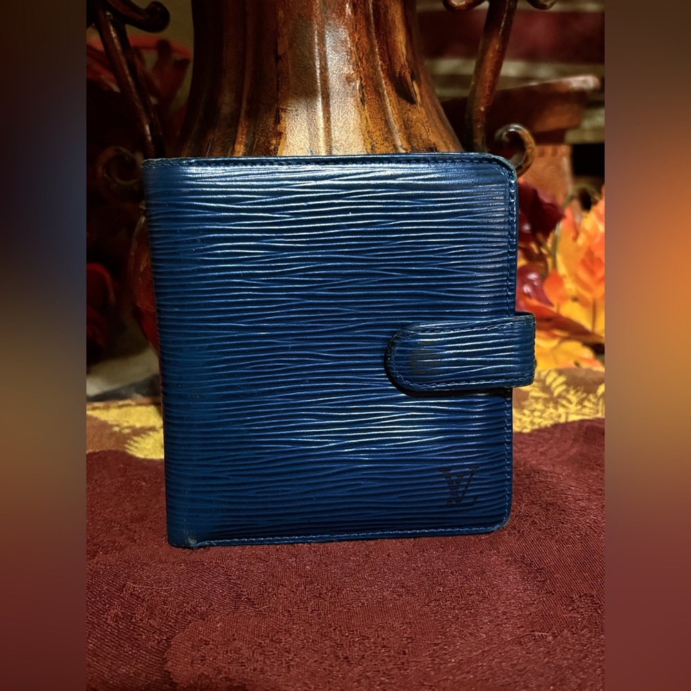 Authentic Louis Vuitton Navy Blue EPI Leather Billfold Wallet